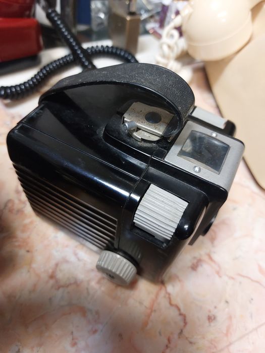 Câmara Kodak Brownie Flash, a funcionar 

É um modelo de câmara d
