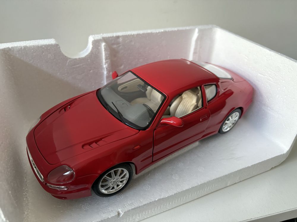 Model Maserati 3200GT 1:18 BBurago Burago (maisto welly)