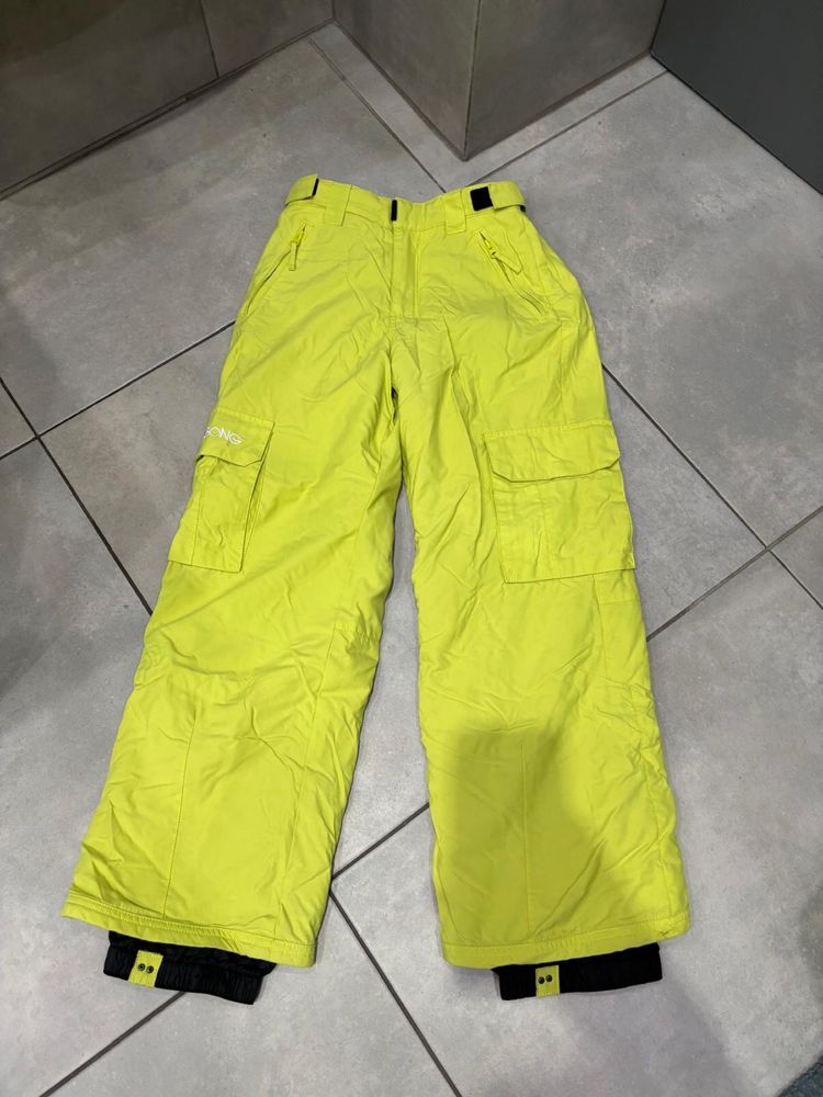 Spodenki narciarskie/snowboardowe Billabong rozmiar 150.