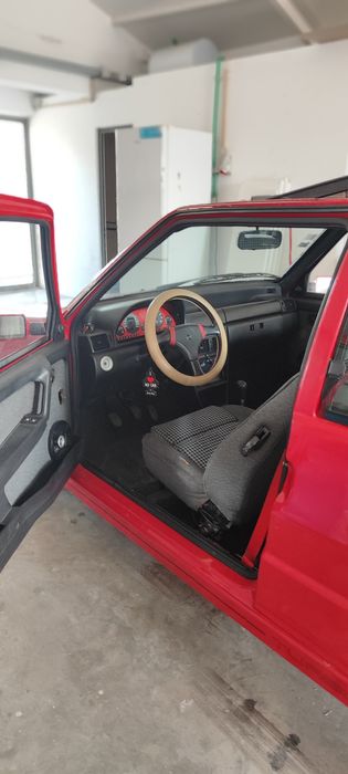 Fiat Uno Turbo IE a circular