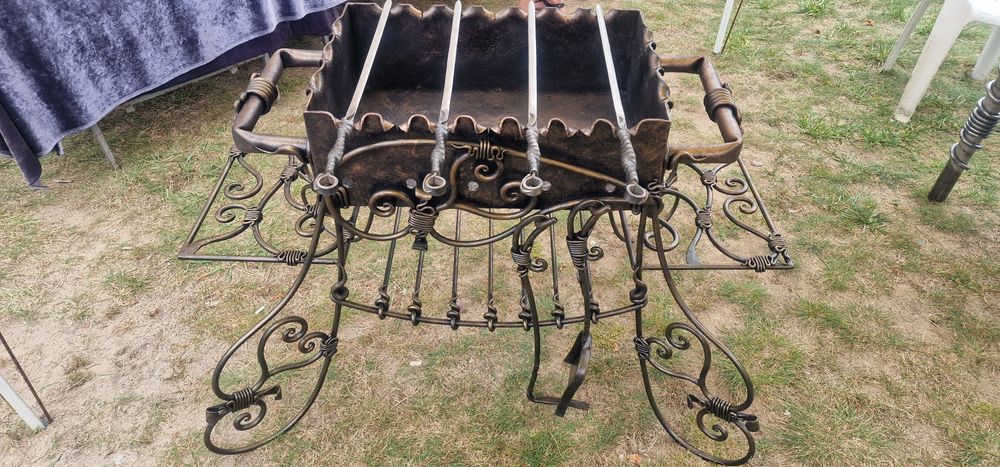Rękodzieło ze stali grill na drzewo