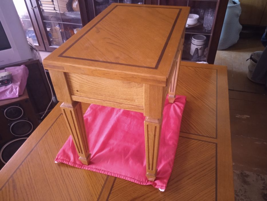 Стол обеденный 1300 х 850 х 750  В таком качестве, изделий очень мало.