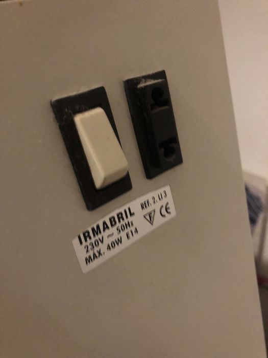 Armário farmácia metal com luz vintage