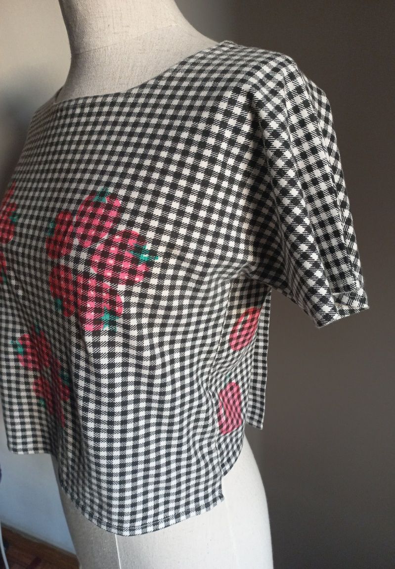 Camisola axadrezada com print morangos e cerejas