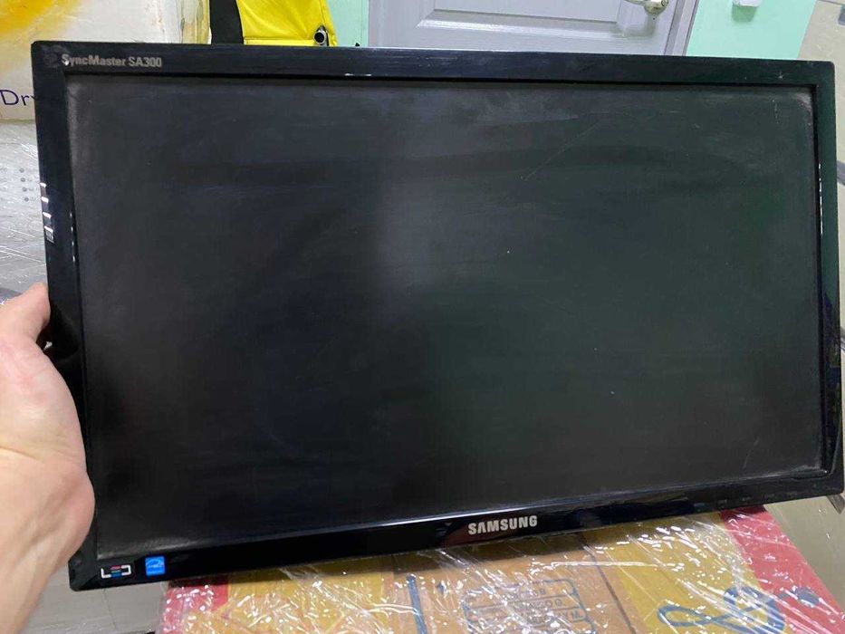 Монітори (6 шт. загалом) – Samsung, Asus, LG