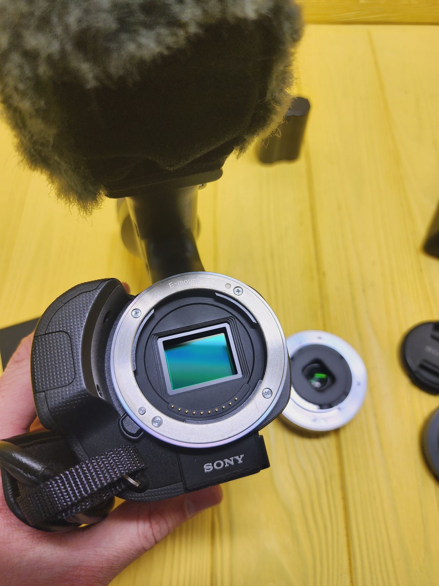 Видеокамера Sony NEX-VG10 + объектив  Sony E 2.8/16 E-mount.