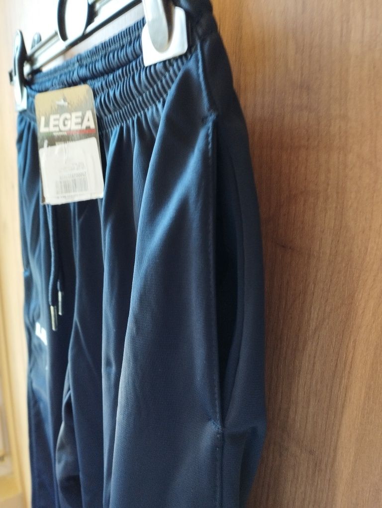 Spodnie sportowe włoskiej firmy Legea, rozmiar 128-140 cm, nowe z metk