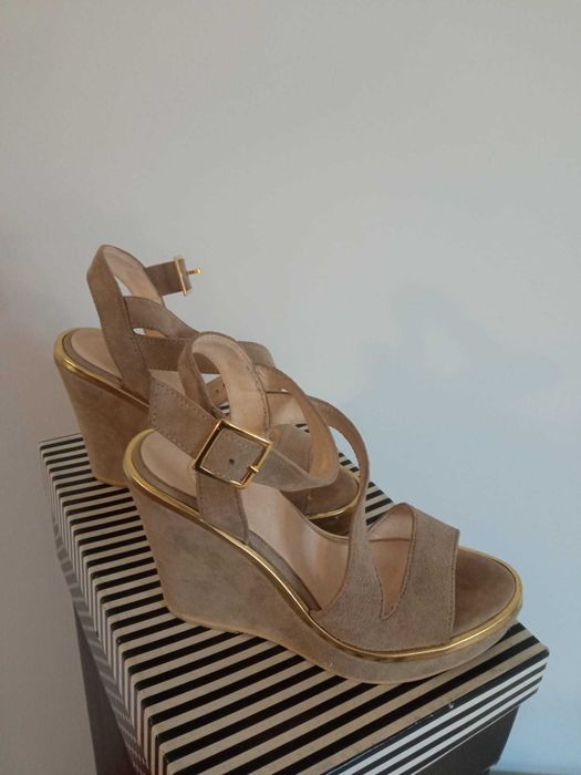 Sandálias de salto Bege