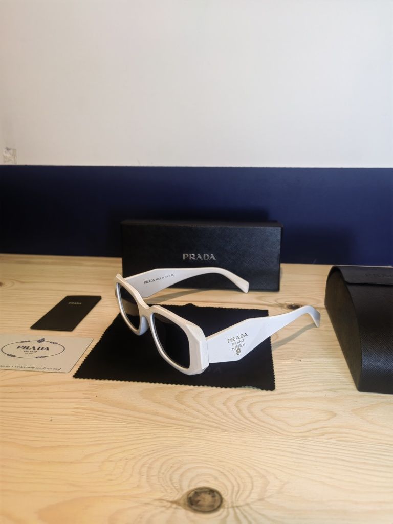 Prada okulary przeciwsłoneczne unisex białe