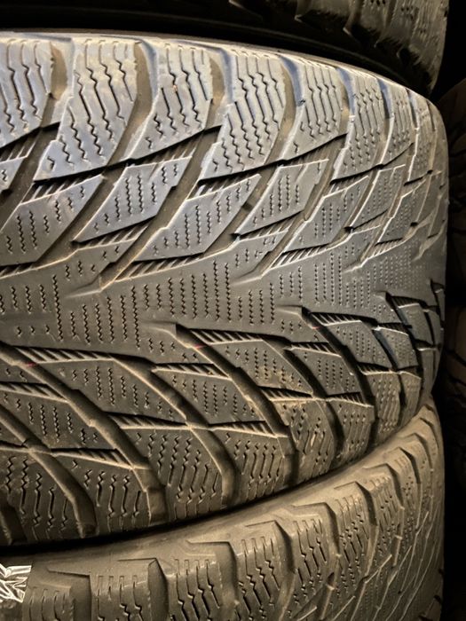 255/45/18 Nokian Hakkapeliita R2