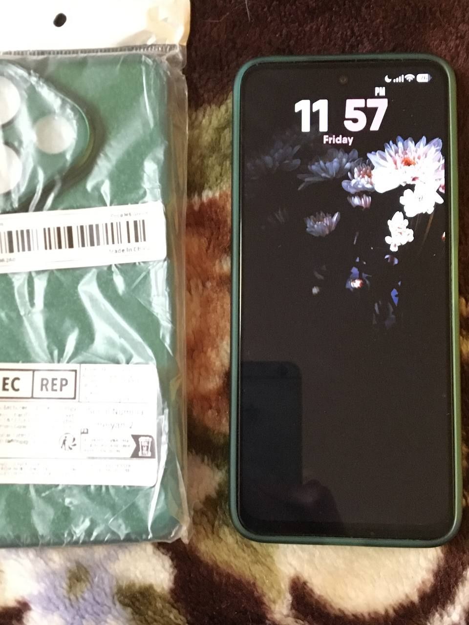 Продаю телефон Poco m6