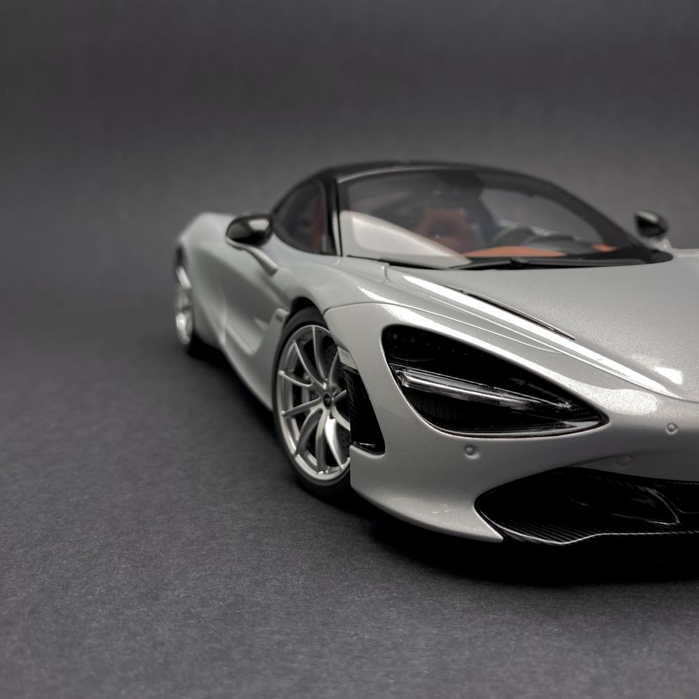 Autoart 1:18 McLaren 720s Glacier White