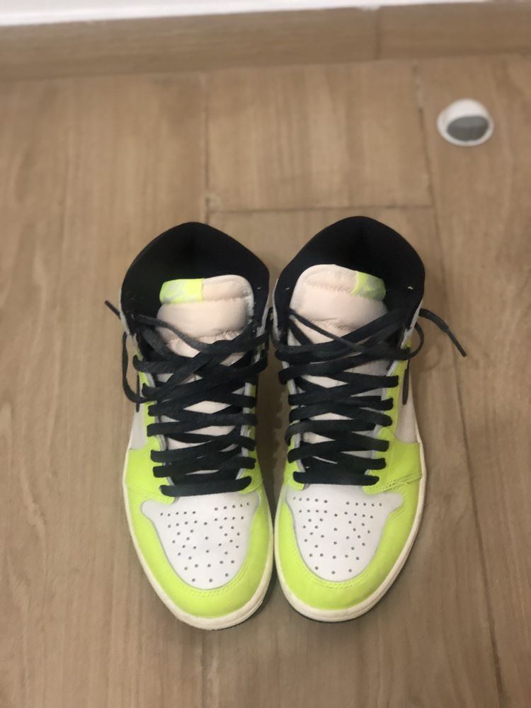 Nike Air Jordan 1 High Volt Visionaire