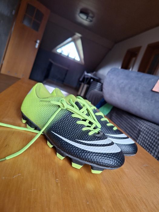 Buty do gry w piłkę nożką/ korki 37