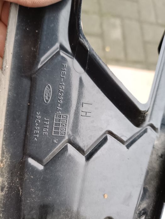 Ford Focus MK3 III lift ST line kratka zaślepka halogenu lewego ramka