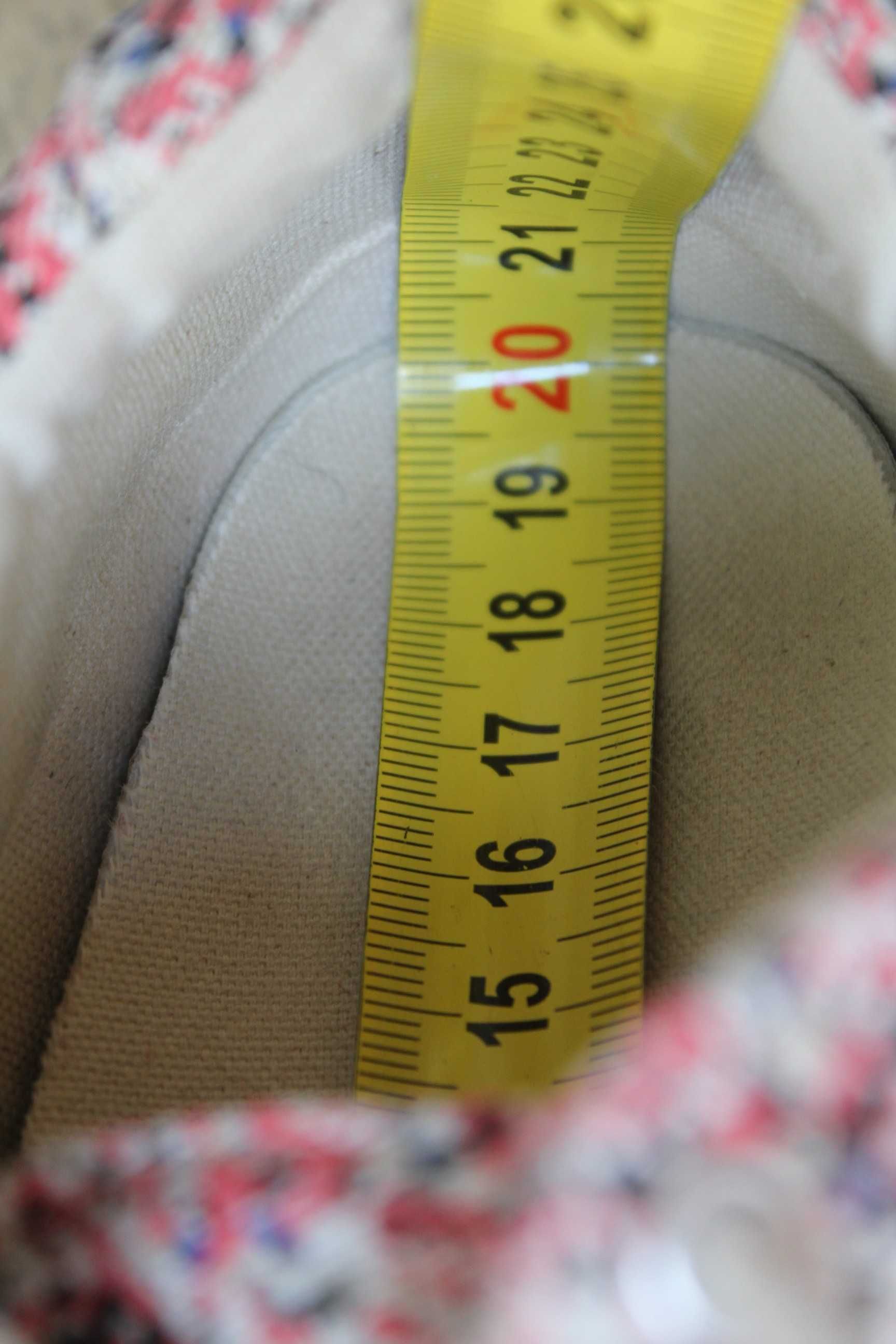 Beżowe wiązane tenisówki w ciapki Zara Girls 32/33, wkładka 20,5 cm