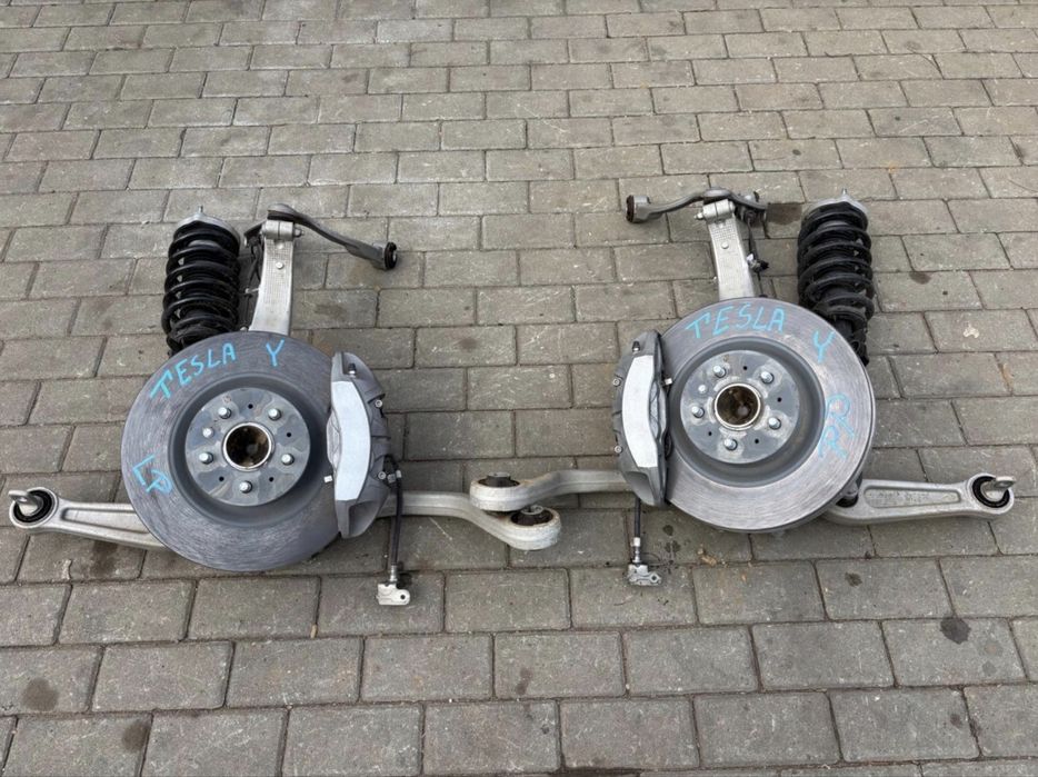 Tesla Model Y стійка, цапфа, ступиця, ричаг, супорт, диск