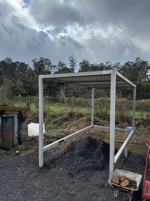 Estruturas/Coberturas usadas carro e outros fins