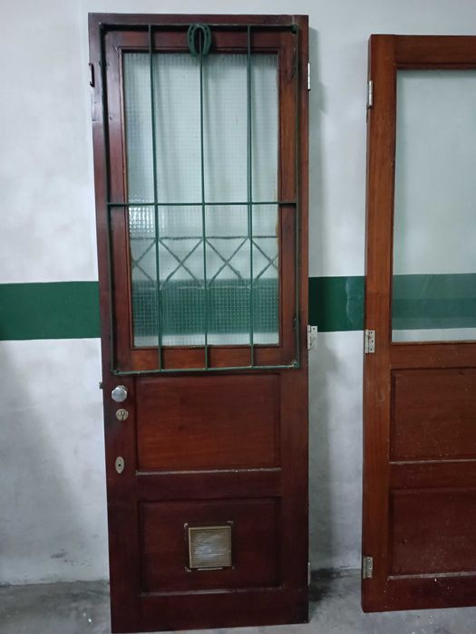 Portas de madeira sucupira