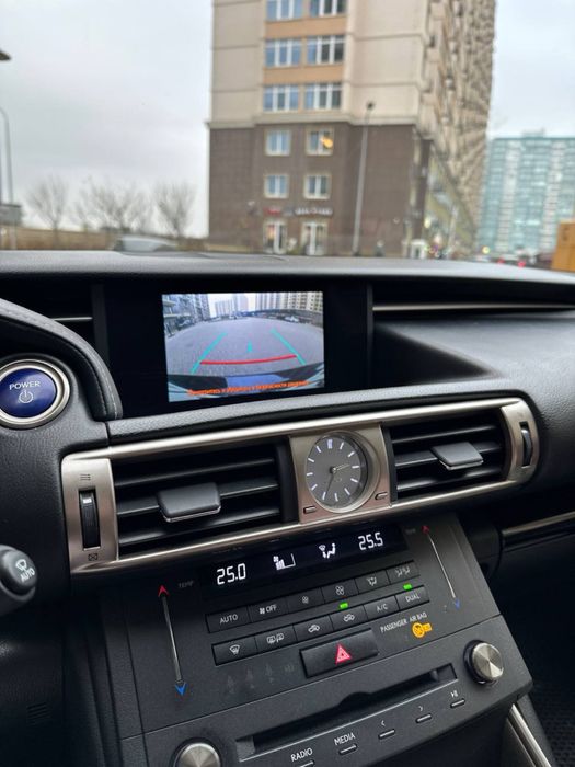 Lexus IS 300h 2016