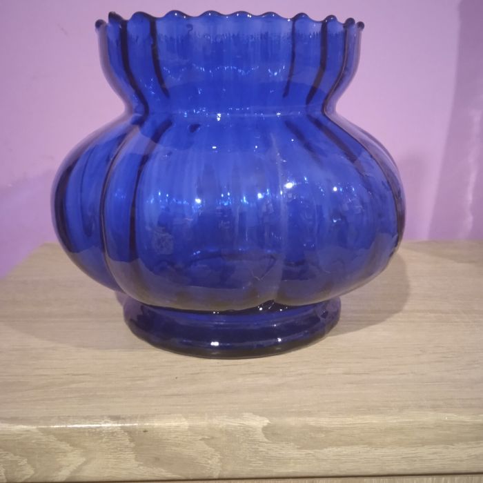 Stary wazon niebieskie szkło