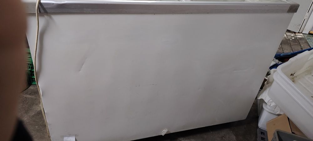 Vende-se arca de congelação