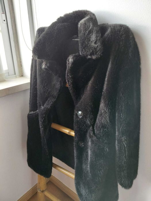 Casaco super elegante e fofinho para o inverno! Muito boas condições!