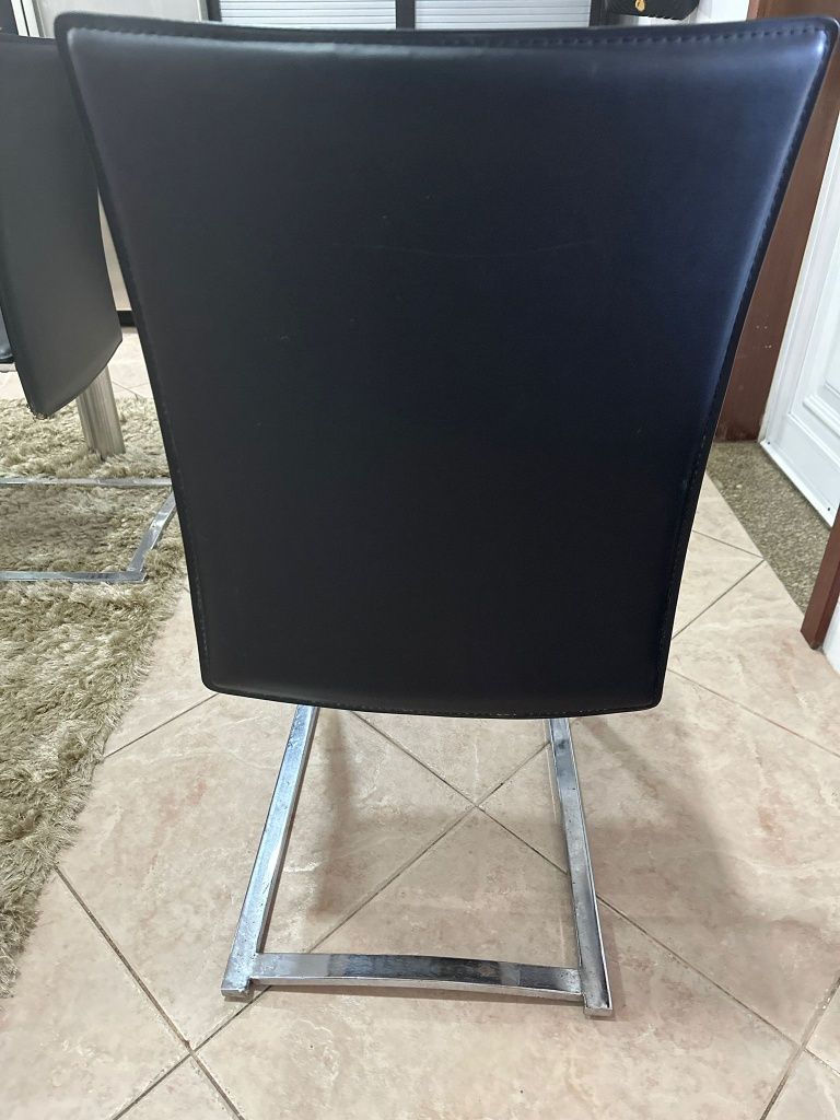 Vendo móvel de tv e cadeiras