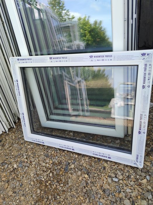Okno stałe antracyt 86 x 63 pcv 90 x 60