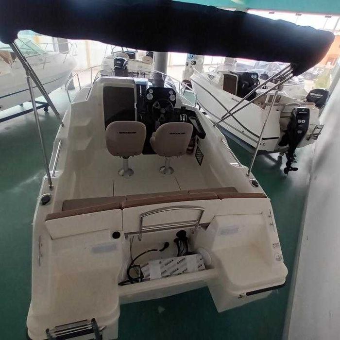 Quicksilver Activ 555 Cabinado c. Mercury 115hp CT ELPT EFI NOVO