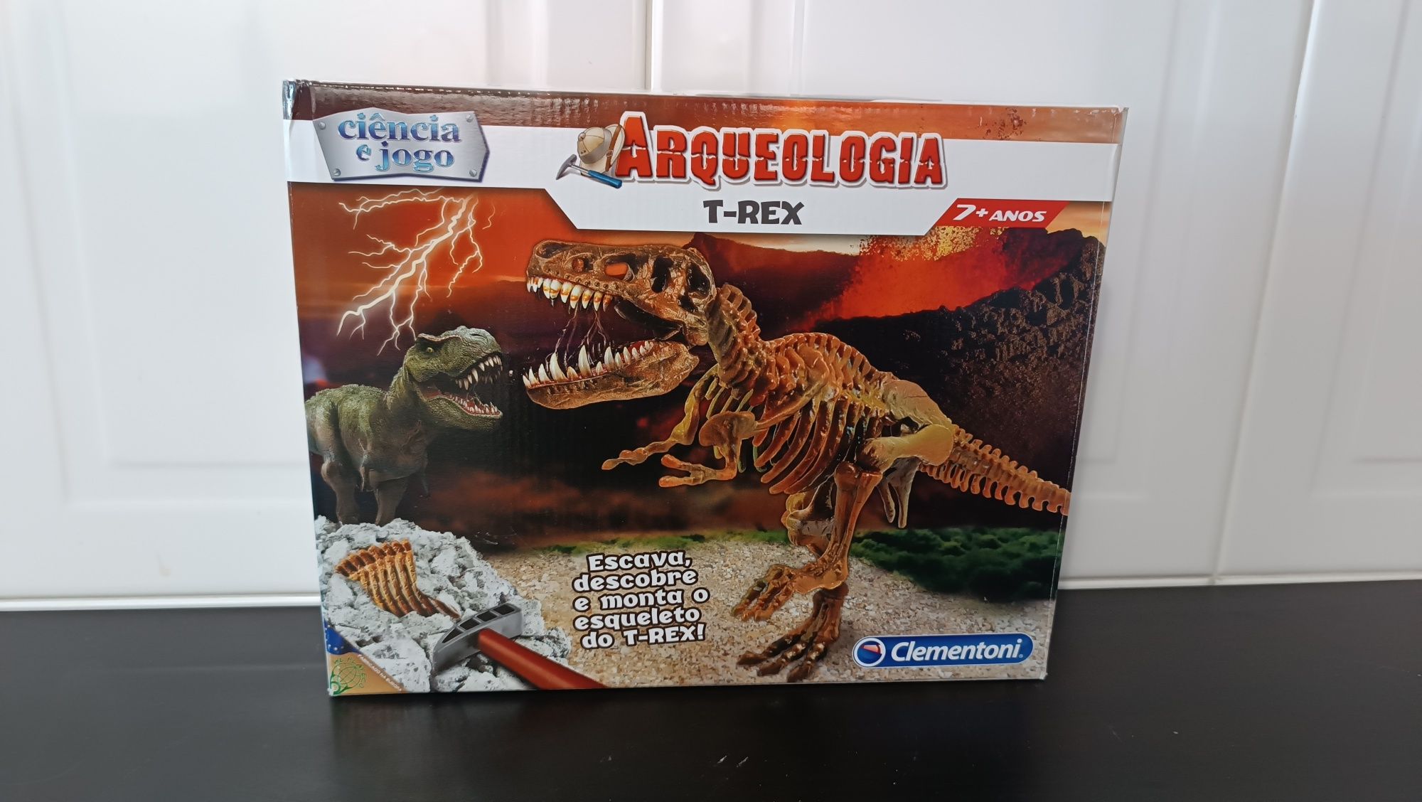 Arqueologia. T-Rex. Ciência e Jogo. 7+