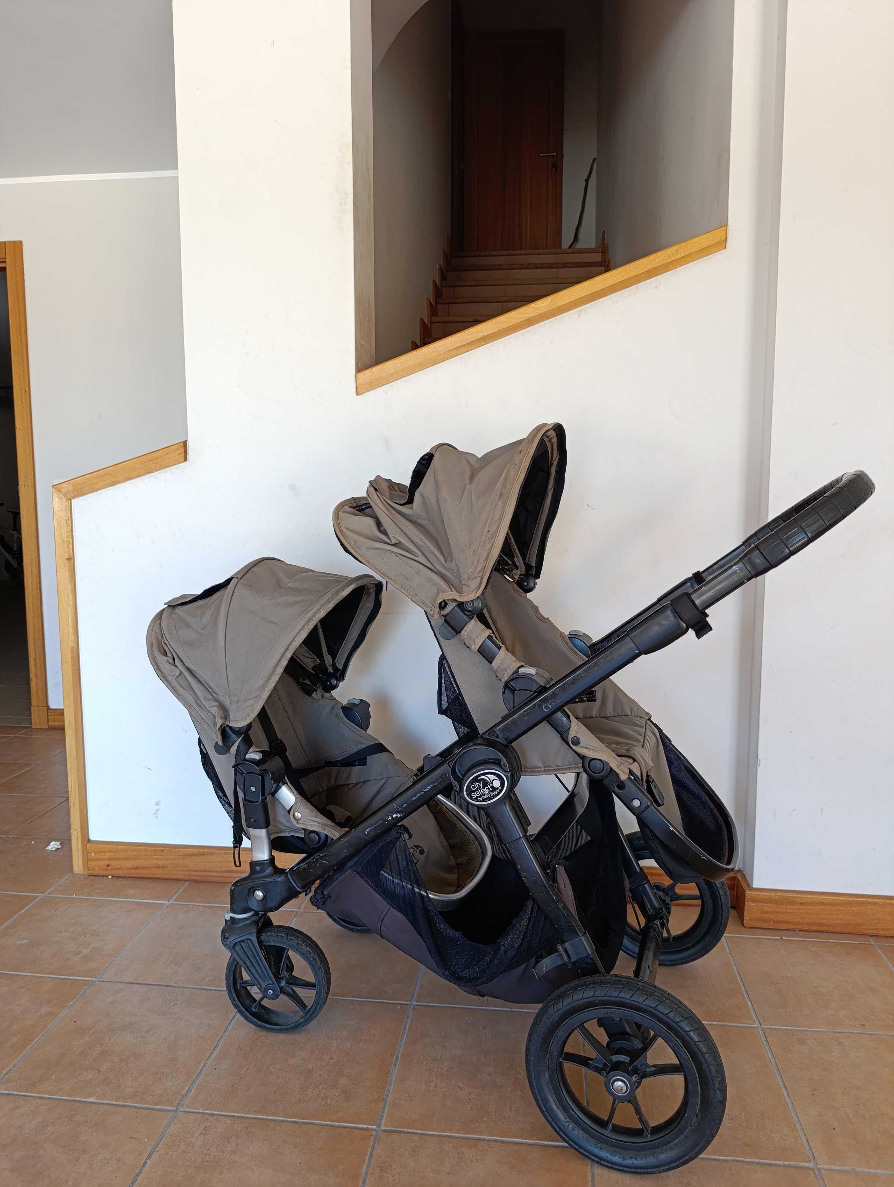 Carrinho duplo para bebe Baby Jogger City Select