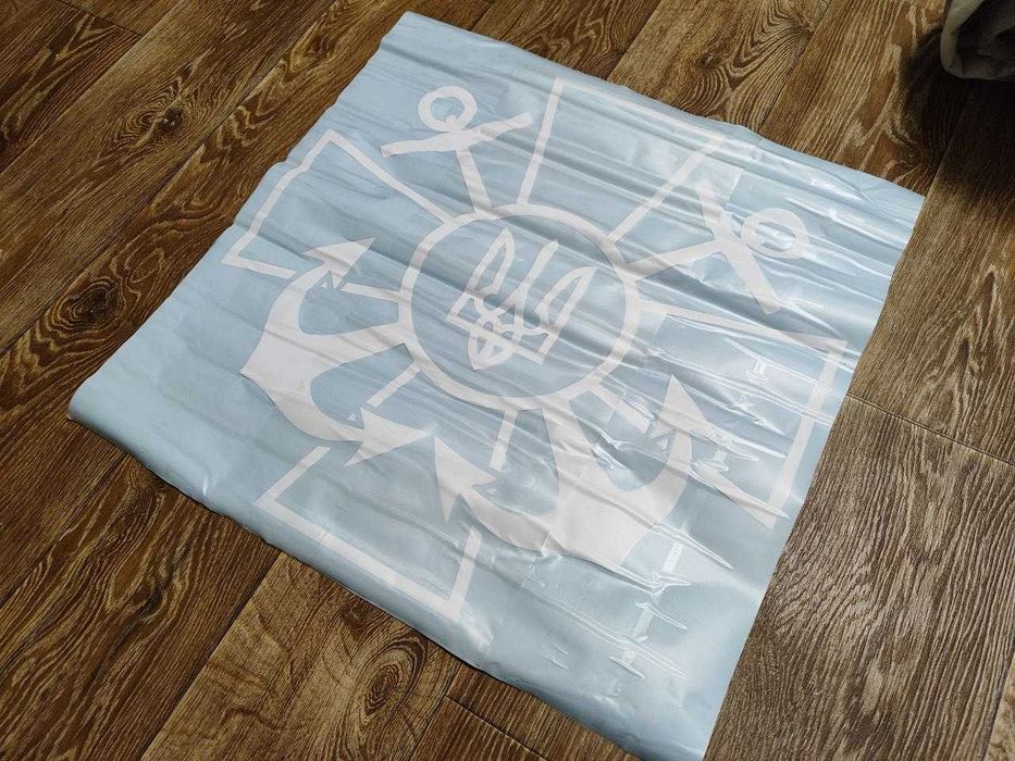 Наклейка oracal 641 на стекло авто патріотичний герб 67х69 см