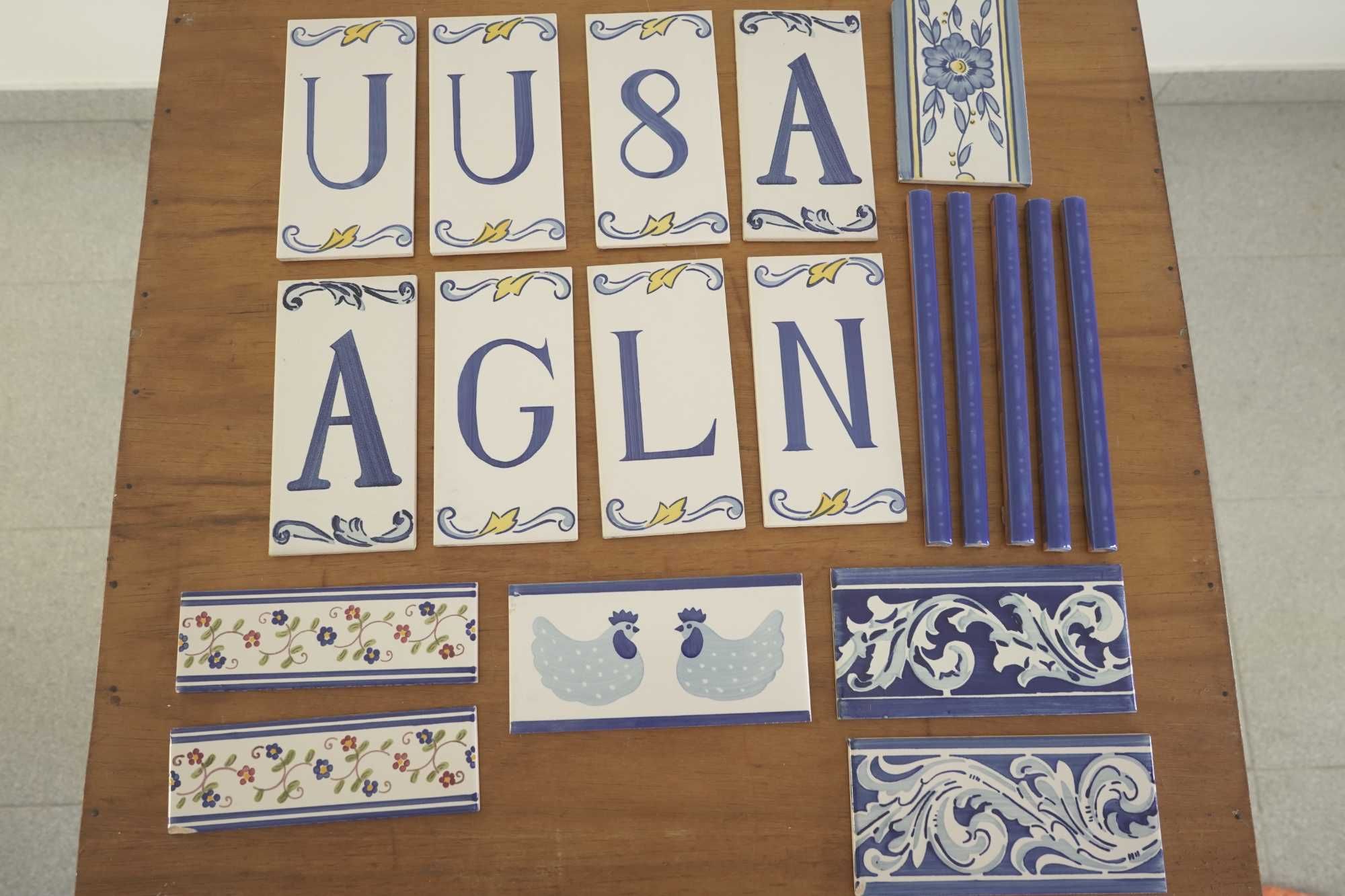 Azulejo Antigo Letras Números e Figuras