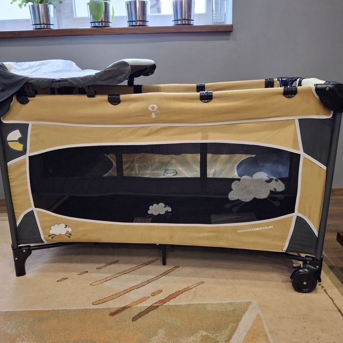 Łóżeczko turystyczne dwupoziomowe z przewijakiem