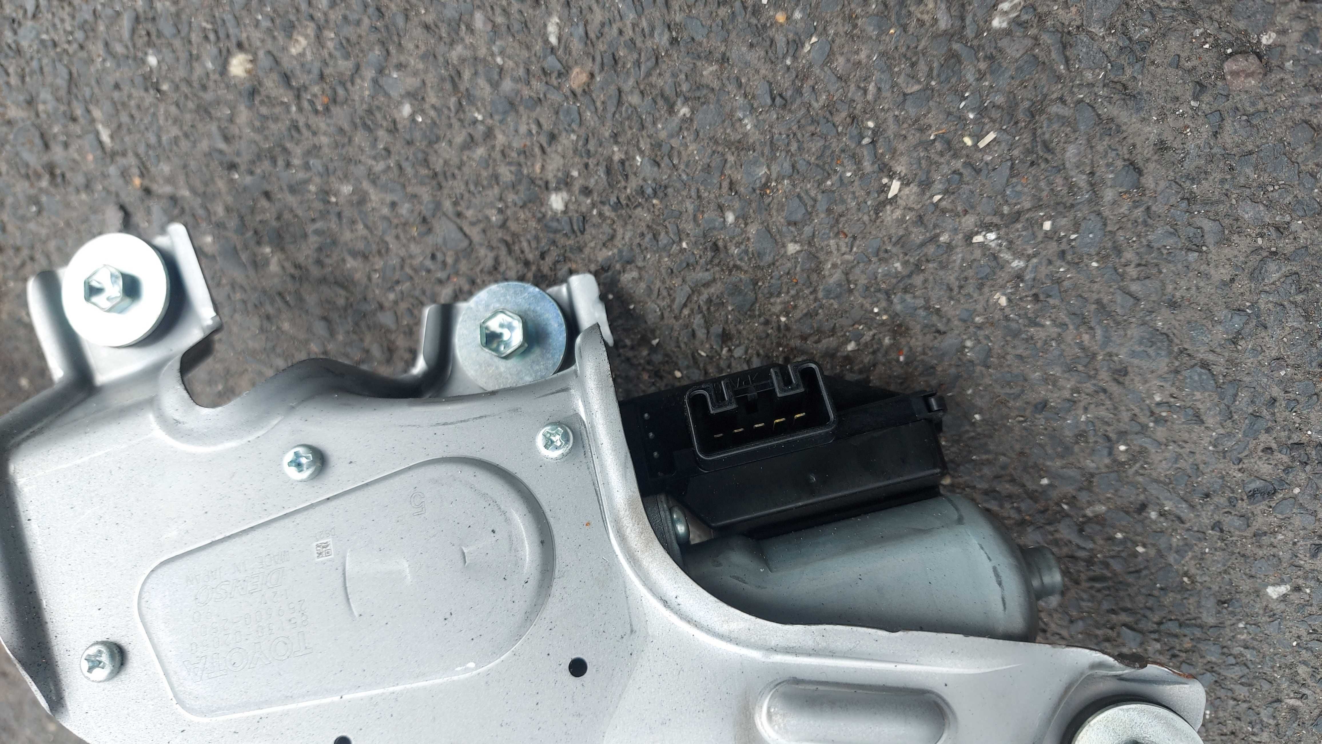 Toyota Auris II silniczek wycieraczki tył HB 82130.02050 FV dostawa