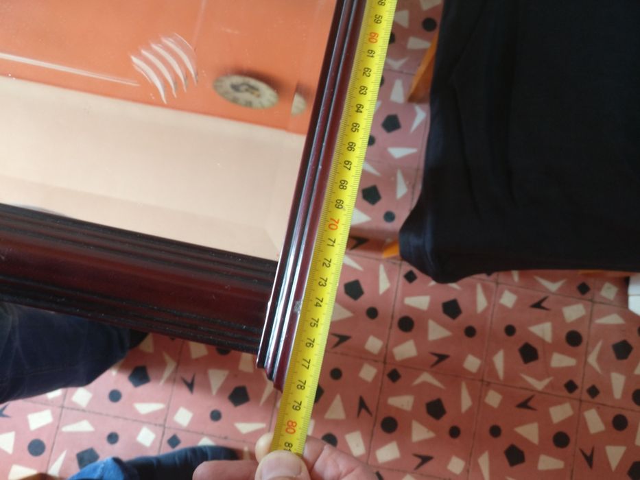 Um espelho antigo para venda