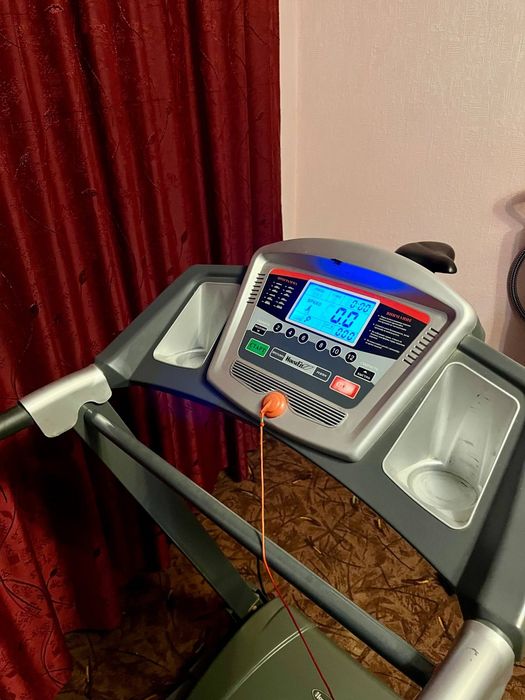 Продаю бігову доріжку HouseFit