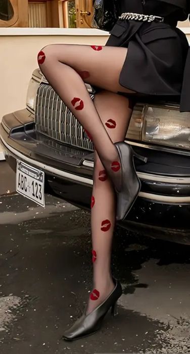 Колготи з поцілунками