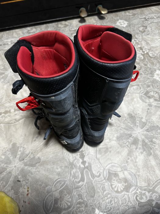 СРОЧНО ПРОДАМ мотоботи LEATT4.5 оригінал 43 розмір