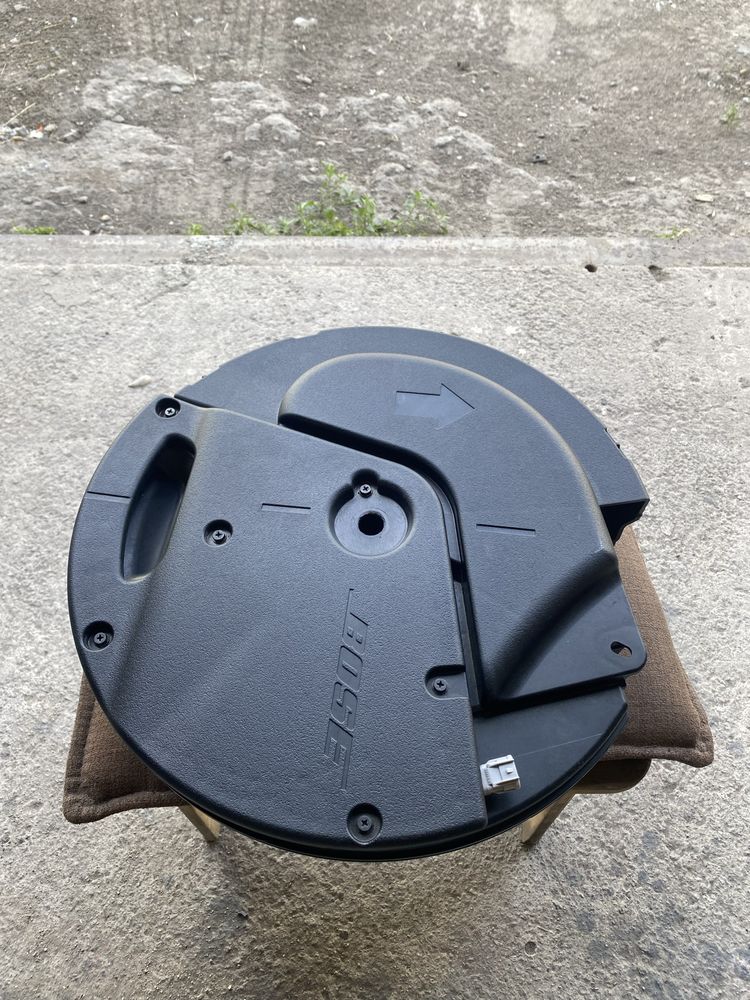 Сабвуфер в запаску Bose
