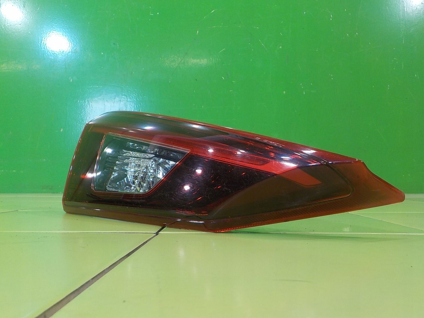MAZDA 3 BM III 2.2 D 15r SEDAN 4D lampa lewa tyl w klape