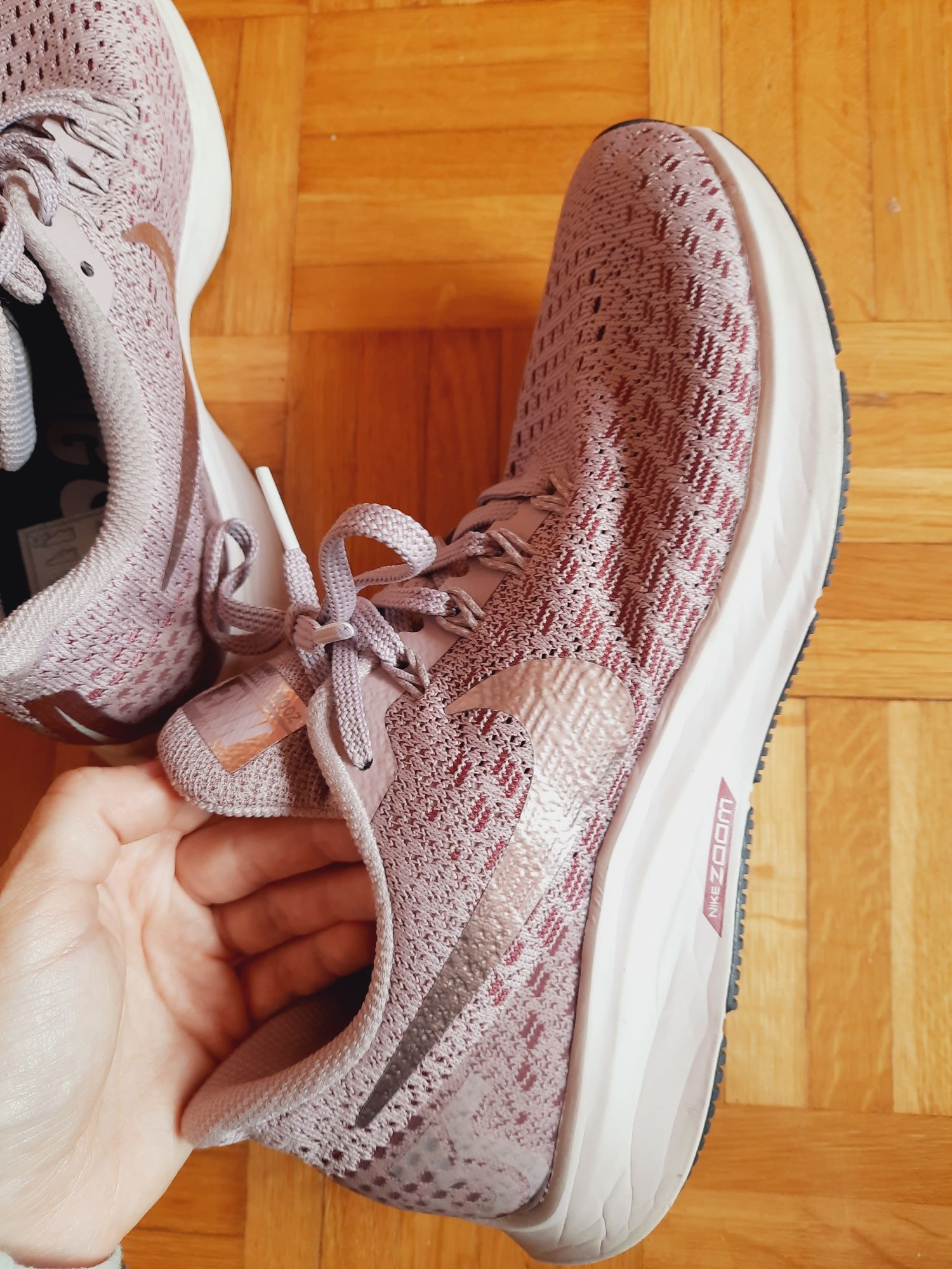 Piękne sneakersy adidasy nike running jak nowe