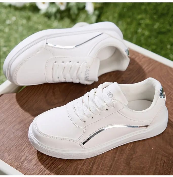 Дівчачі кросівки 32р