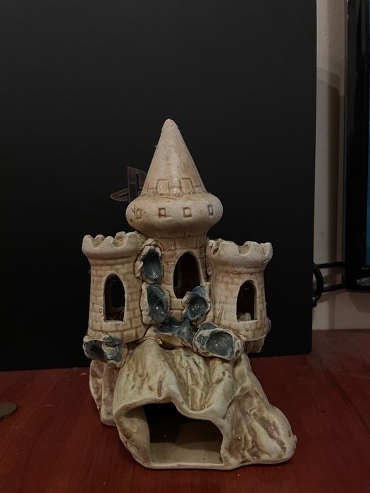 Замок в акваріум