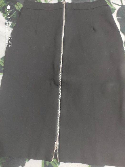 Piękna bandażowa seksowna spódnica Reserved 34 XS czarna z zamkiem