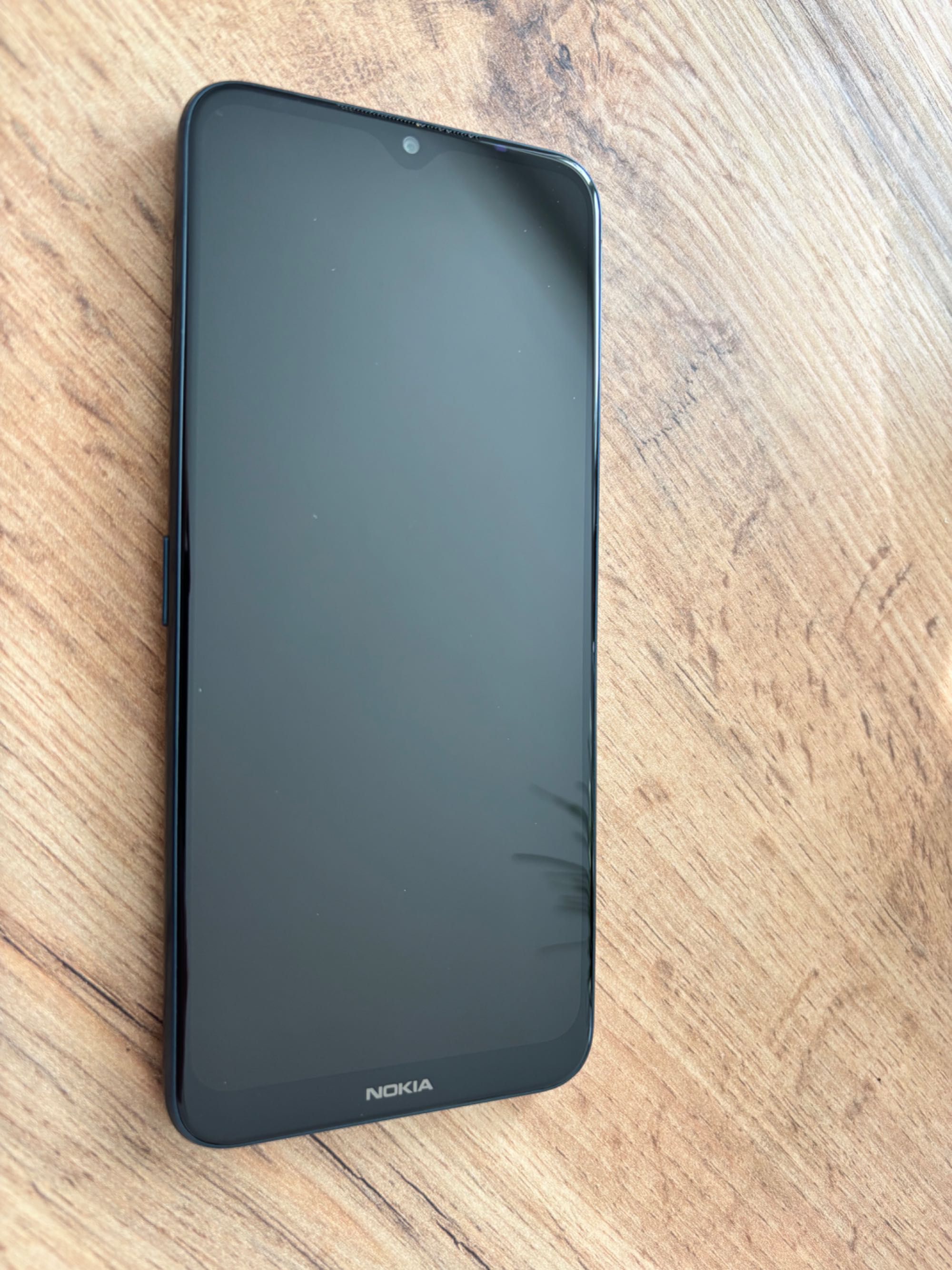 Zestaw smartfon Nokia G50 5G, słuchawki Sony, smartwatch oraz głośnik.