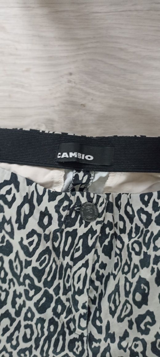 Spodnie Gambio  capri rybaczki 3/4 w print zwierzęcy rozmiar S
