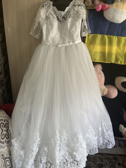 (Весільна сукня  в дуже гарному стані.)