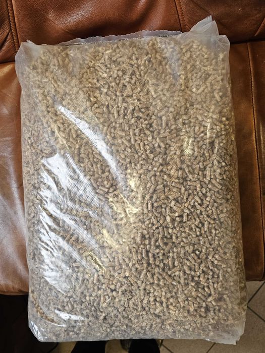 Pellet drzewny Sosna 18MJ /kg paleta 975kg